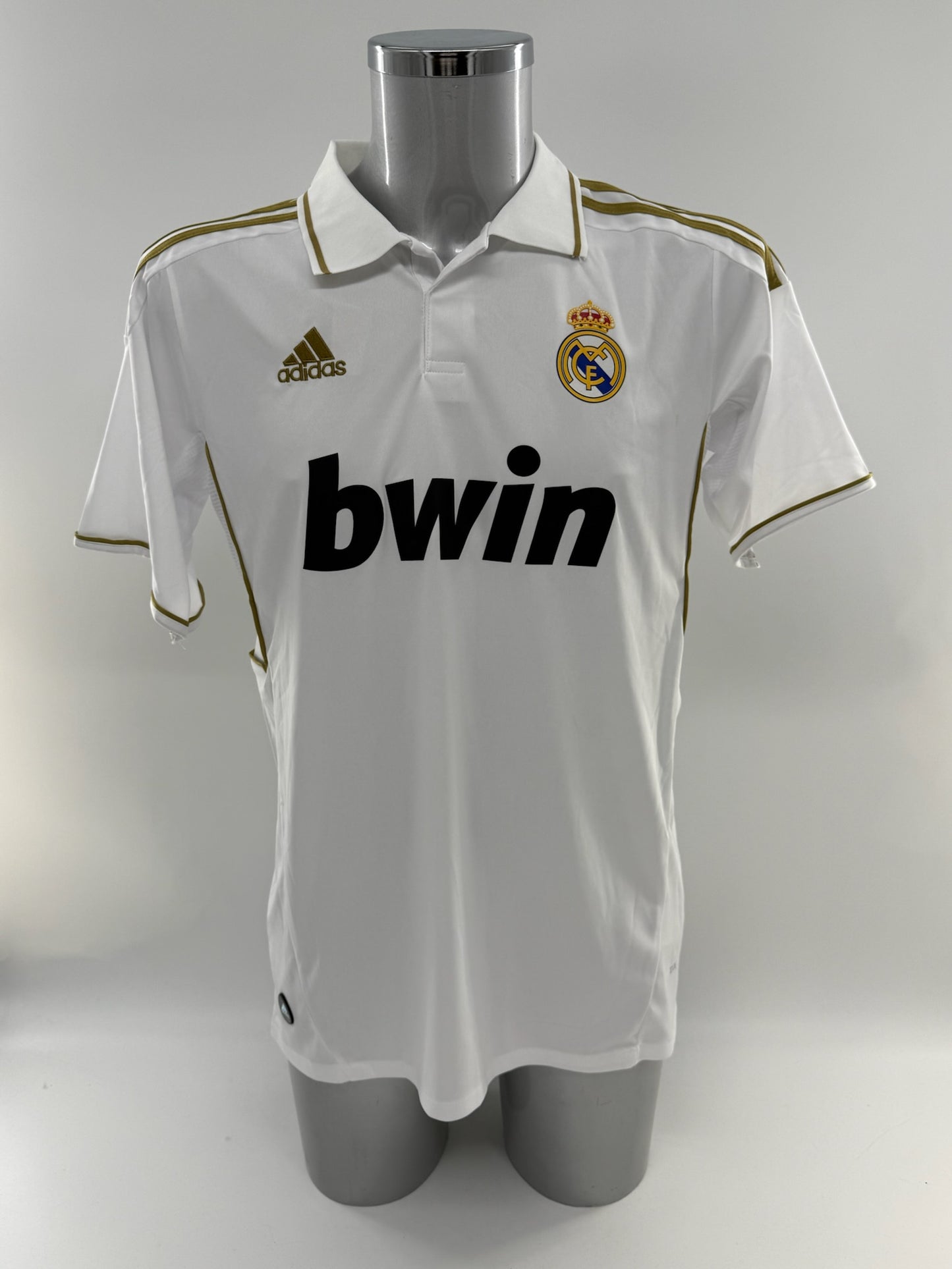 Karim Benzema Signed Real Madrid Shirt