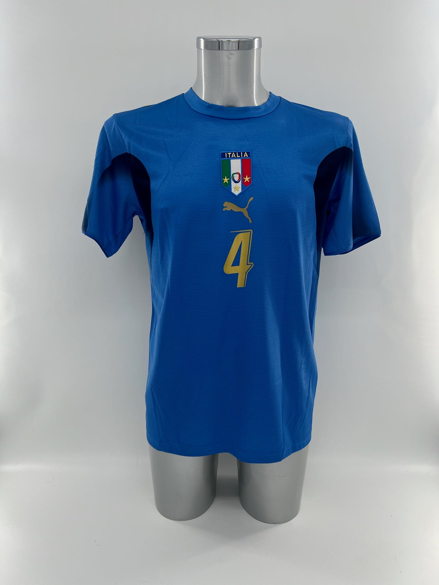 Daniele De Rossi signed Italy shirt