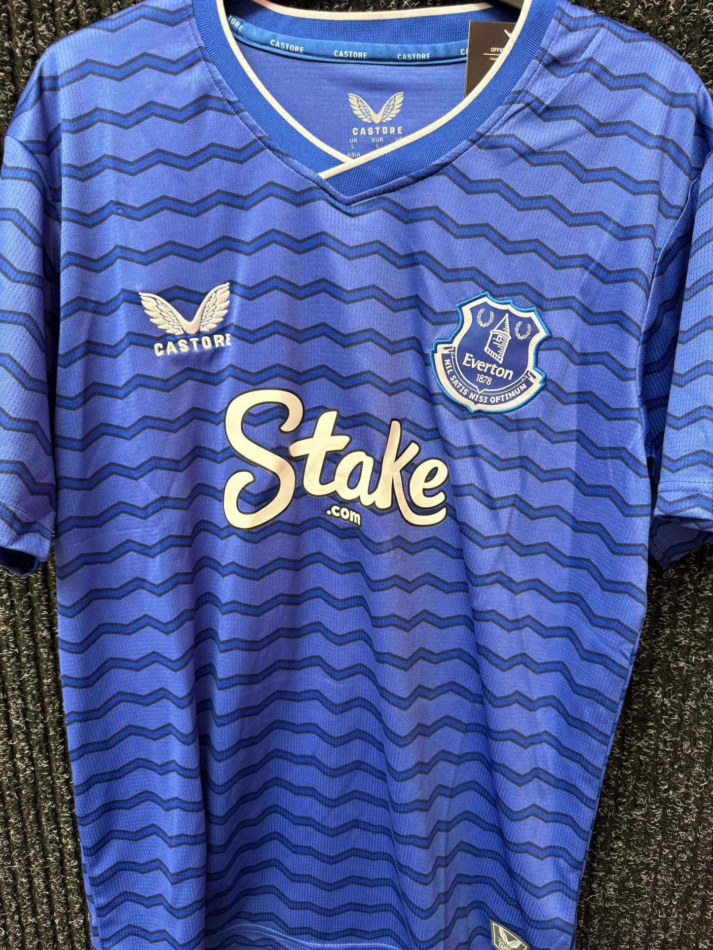 Iliman Ndiaye signed Everton shirt