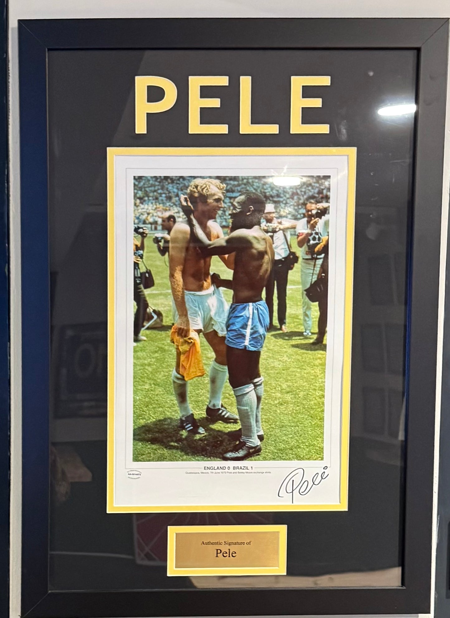 Pelé Signed Photo Framed