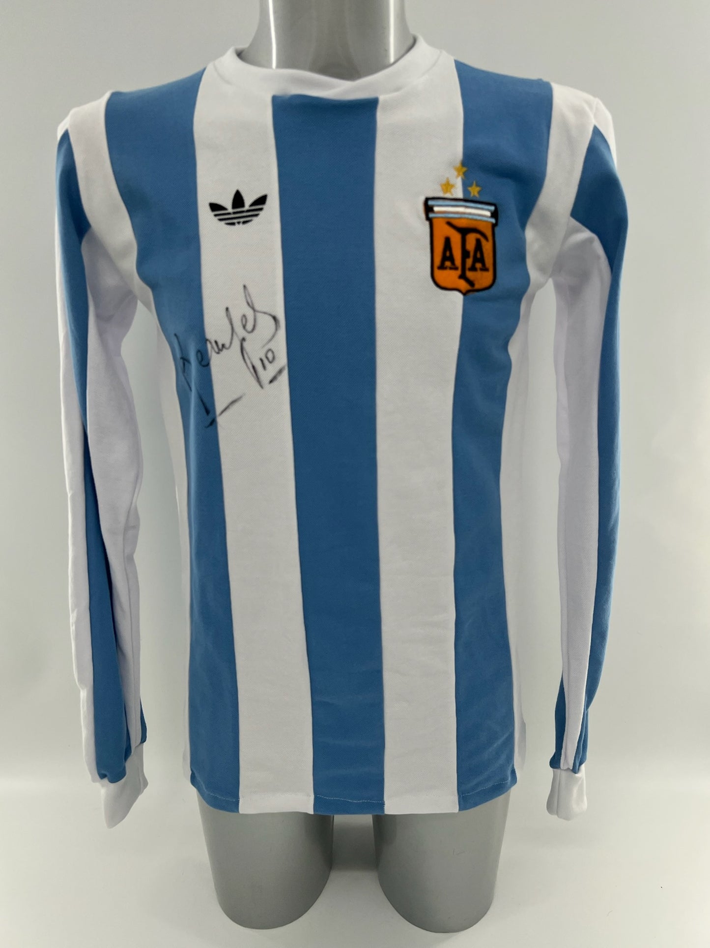 Mario Kempes signed Argentina Shirt