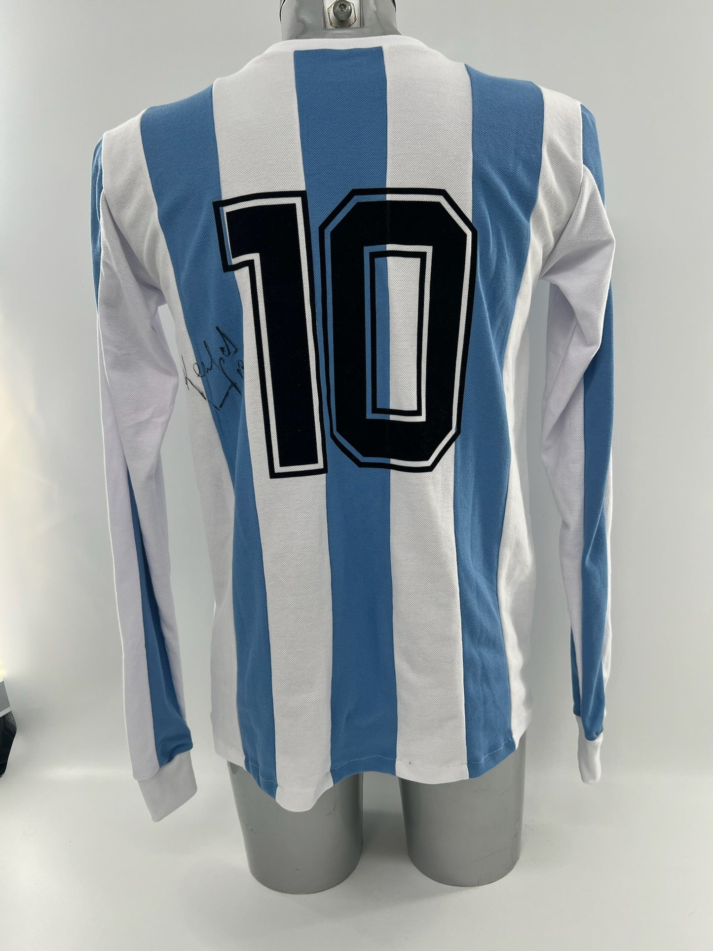 Mario Kempes signed Argentina Shirt