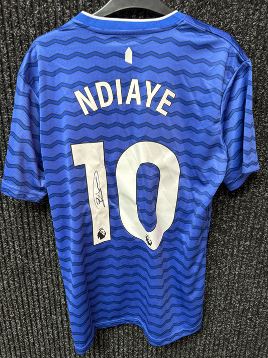 Iliman Ndiaye signed Everton shirt