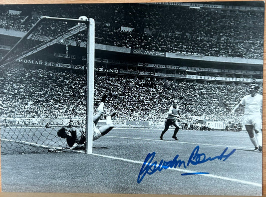 Gordon Banks signed photo