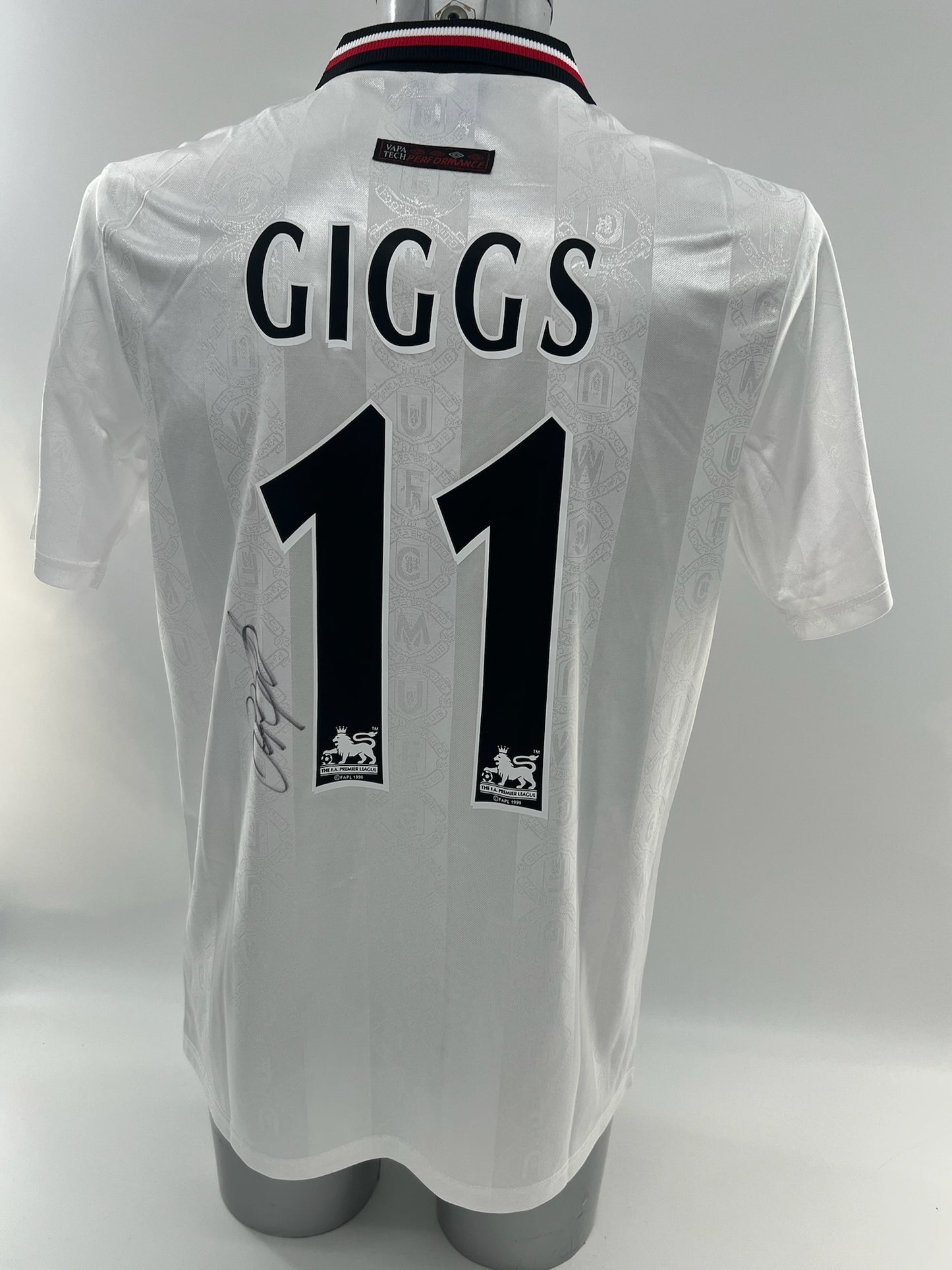 Ryan Giggs Signed Manchester United Shirt
